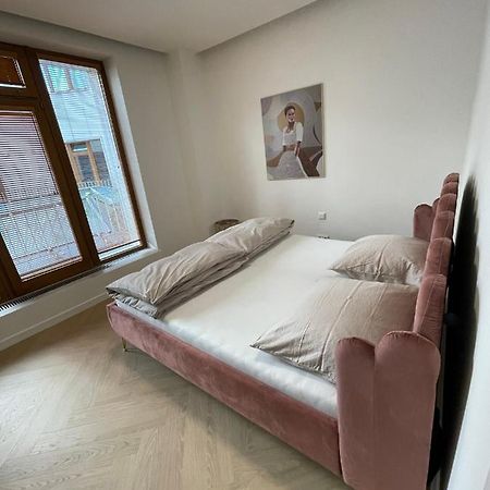 Stylish 3 Bedroom Apartment In The Hearth Of City Center With History Bratislava Dış mekan fotoğraf