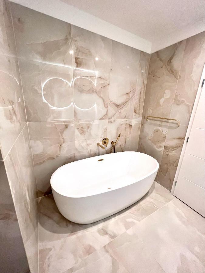 Stylish 3 Bedroom Apartment In The Hearth Of City Center With History Bratislava Dış mekan fotoğraf