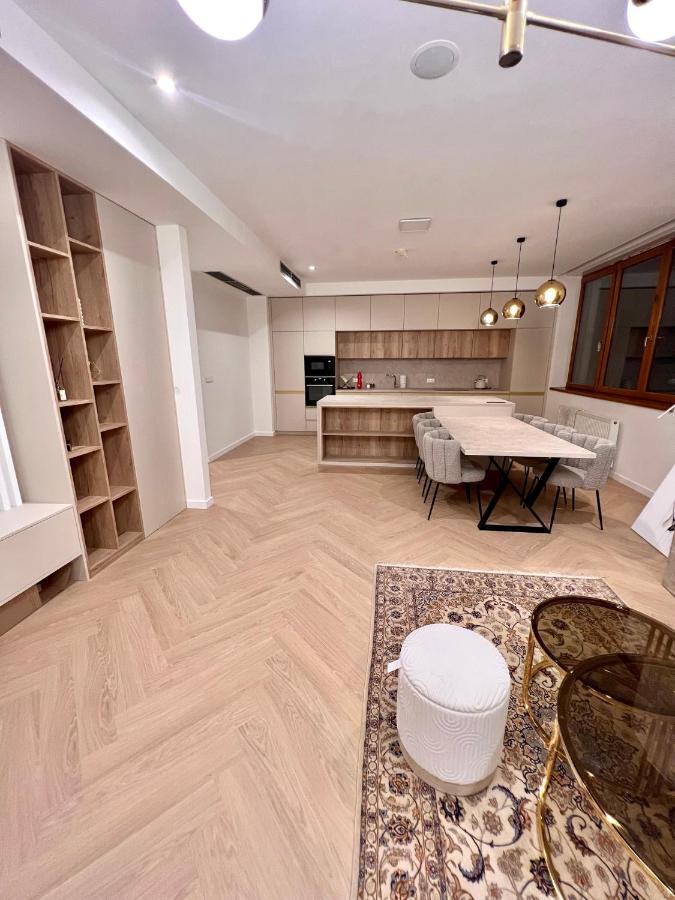 Stylish 3 Bedroom Apartment In The Hearth Of City Center With History Bratislava Dış mekan fotoğraf