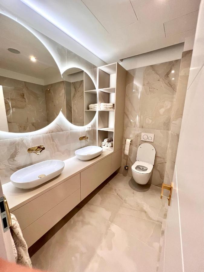 Stylish 3 Bedroom Apartment In The Hearth Of City Center With History Bratislava Dış mekan fotoğraf