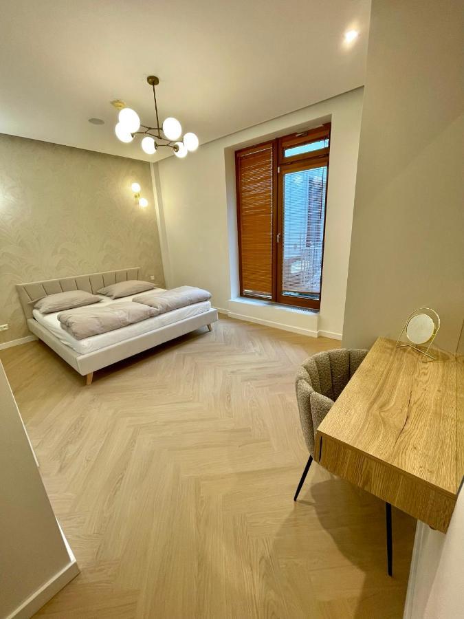 Stylish 3 Bedroom Apartment In The Hearth Of City Center With History Bratislava Dış mekan fotoğraf