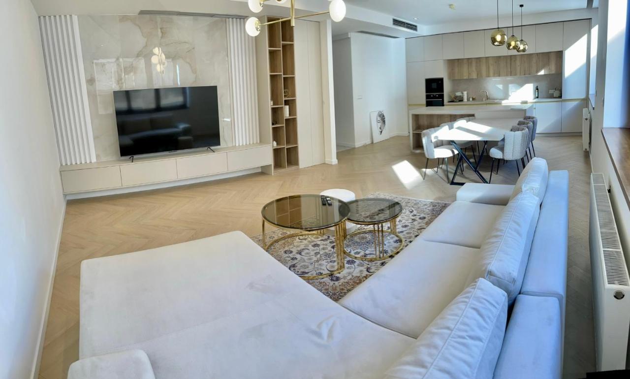 Stylish 3 Bedroom Apartment In The Hearth Of City Center With History Bratislava Dış mekan fotoğraf